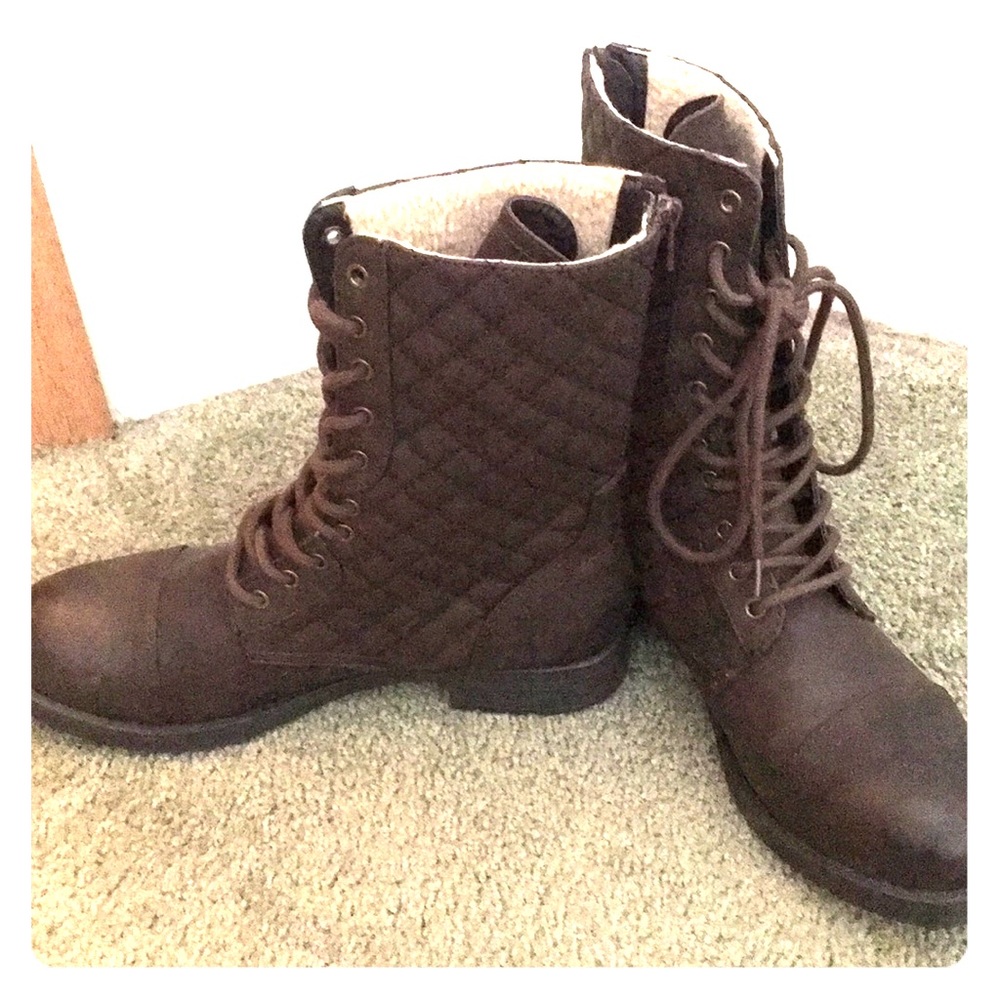 Brown textured mid calf, tie-up boots